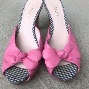 Pink leather Unisa sandals with bow